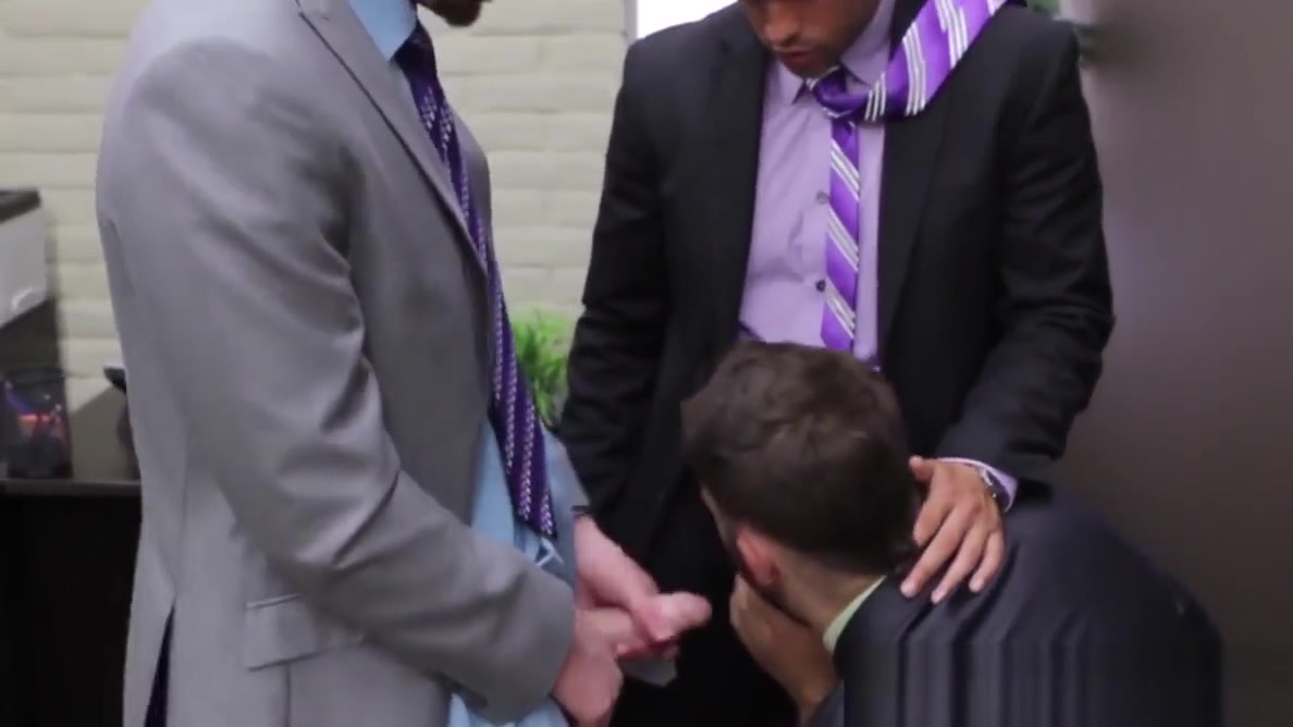 Office threeway with bitch Tommy Defendi