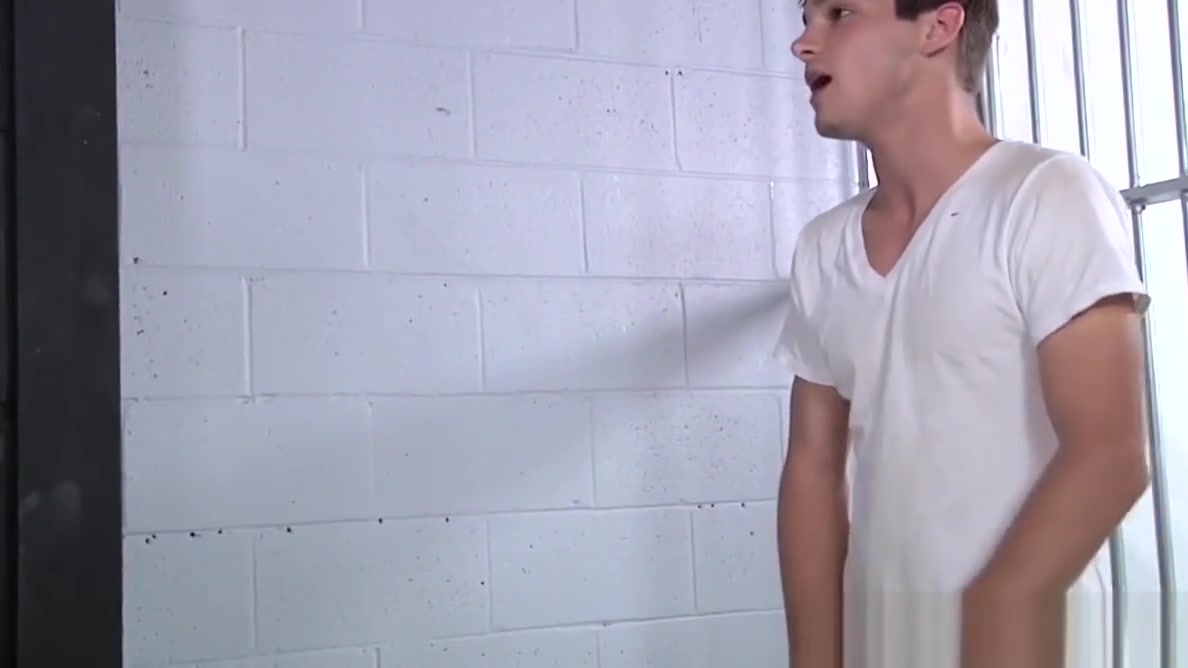 Detainee Johnny Rapid sucking cocks