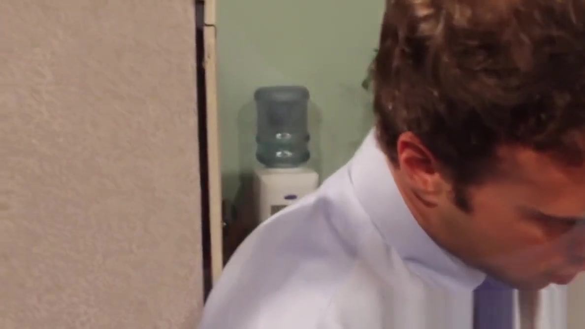 Officesex muscle hunk sucks and fucked