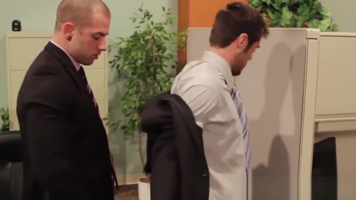 Officesex hunk assfucked after rimming