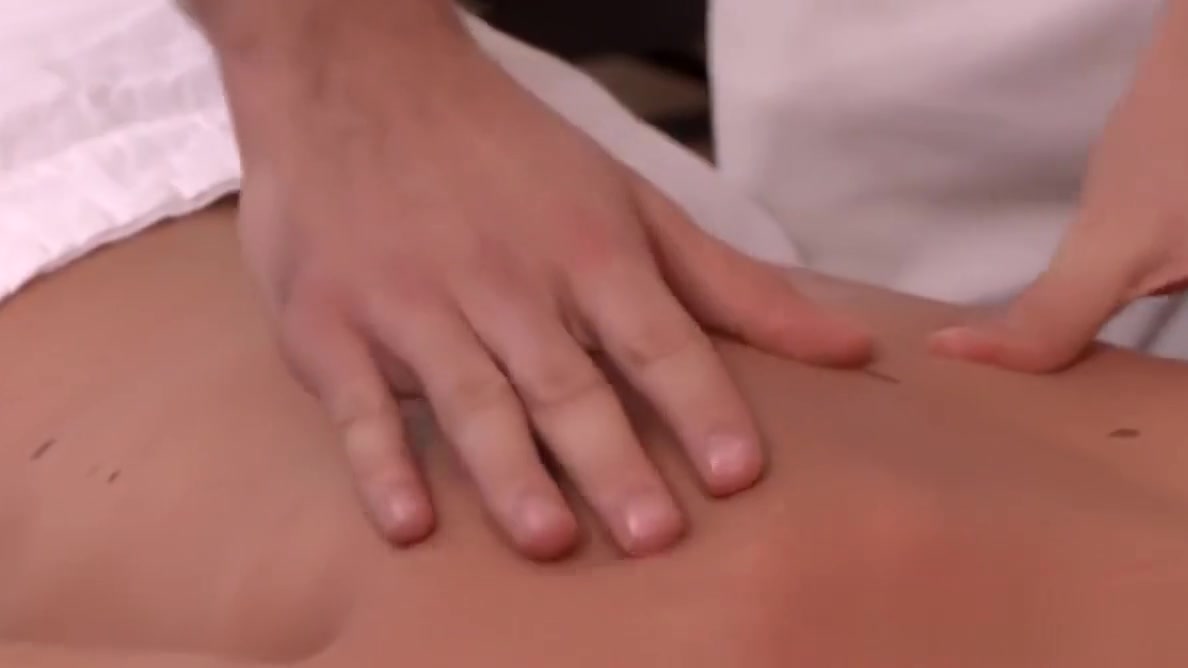Kinky masseur seduces client into sex
