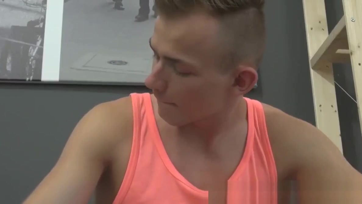 Twinks get horny after feet massage smelling and toe sucking