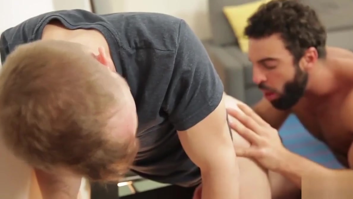 Two Hunks Enjoy Each Other in the Shower