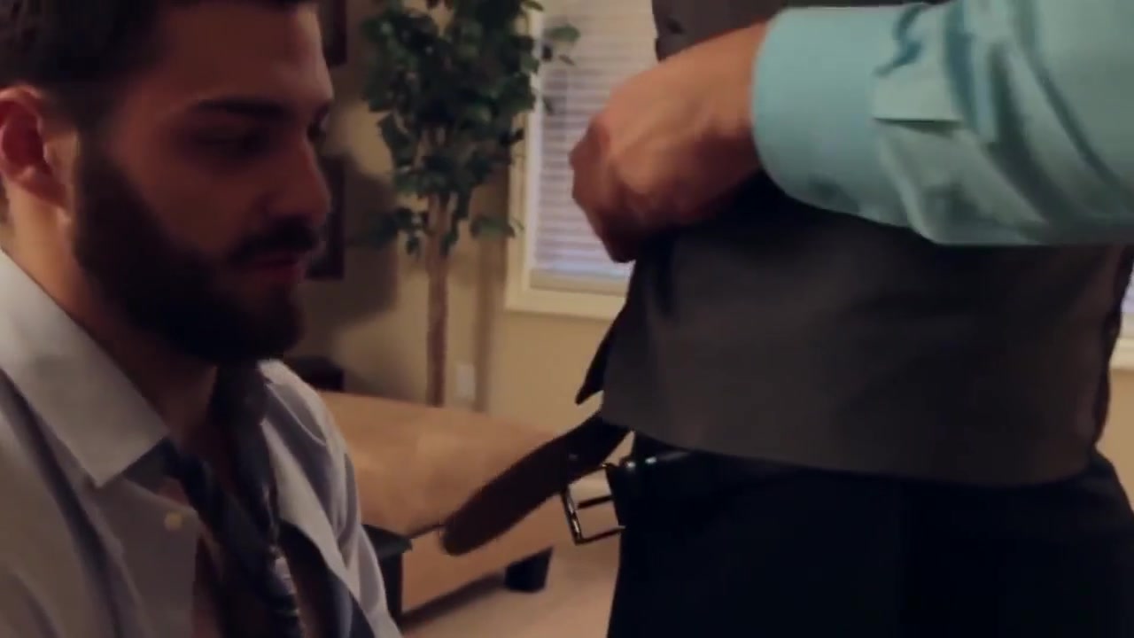 Muscle hunks assfucking after office hours