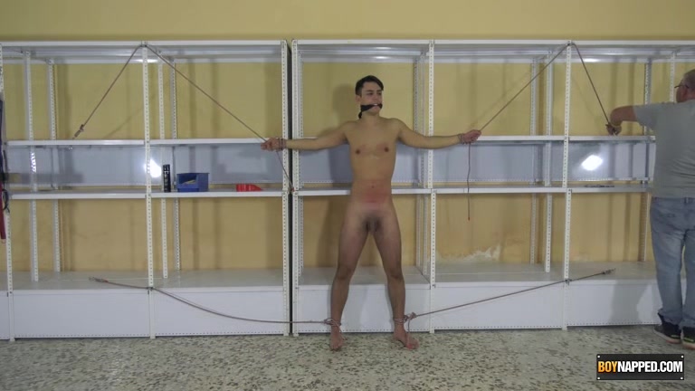 Storage Room Twink Sucking - Maxxie Wilde & Sebastian Kane