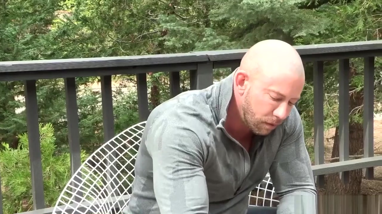 DylanLucas Muscular Coach Pounds student 18+ at Retreat