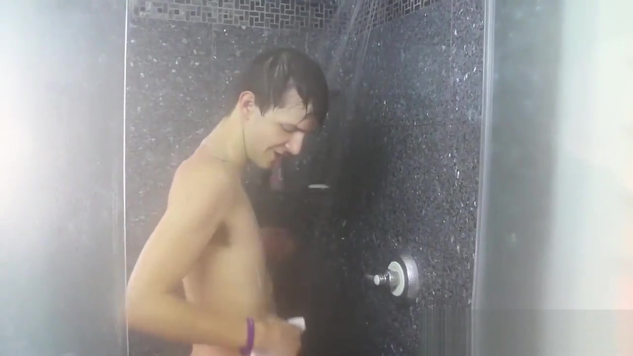 Sporty and horny twink Jessie getting steamy in the shower