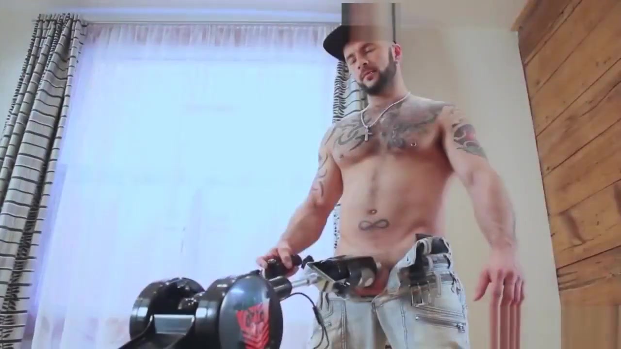 Maskurbate Manuel Deboxer MILKED!
