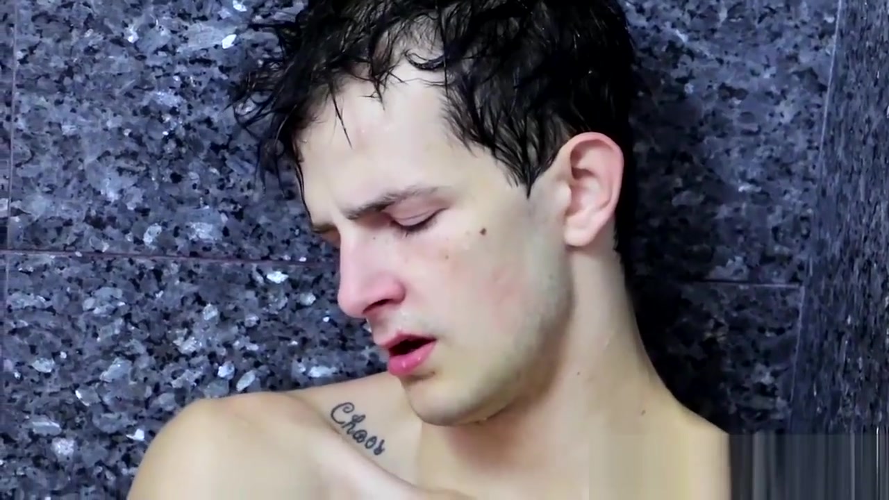 Jasper Robinson enjoys jerking his cock while showering