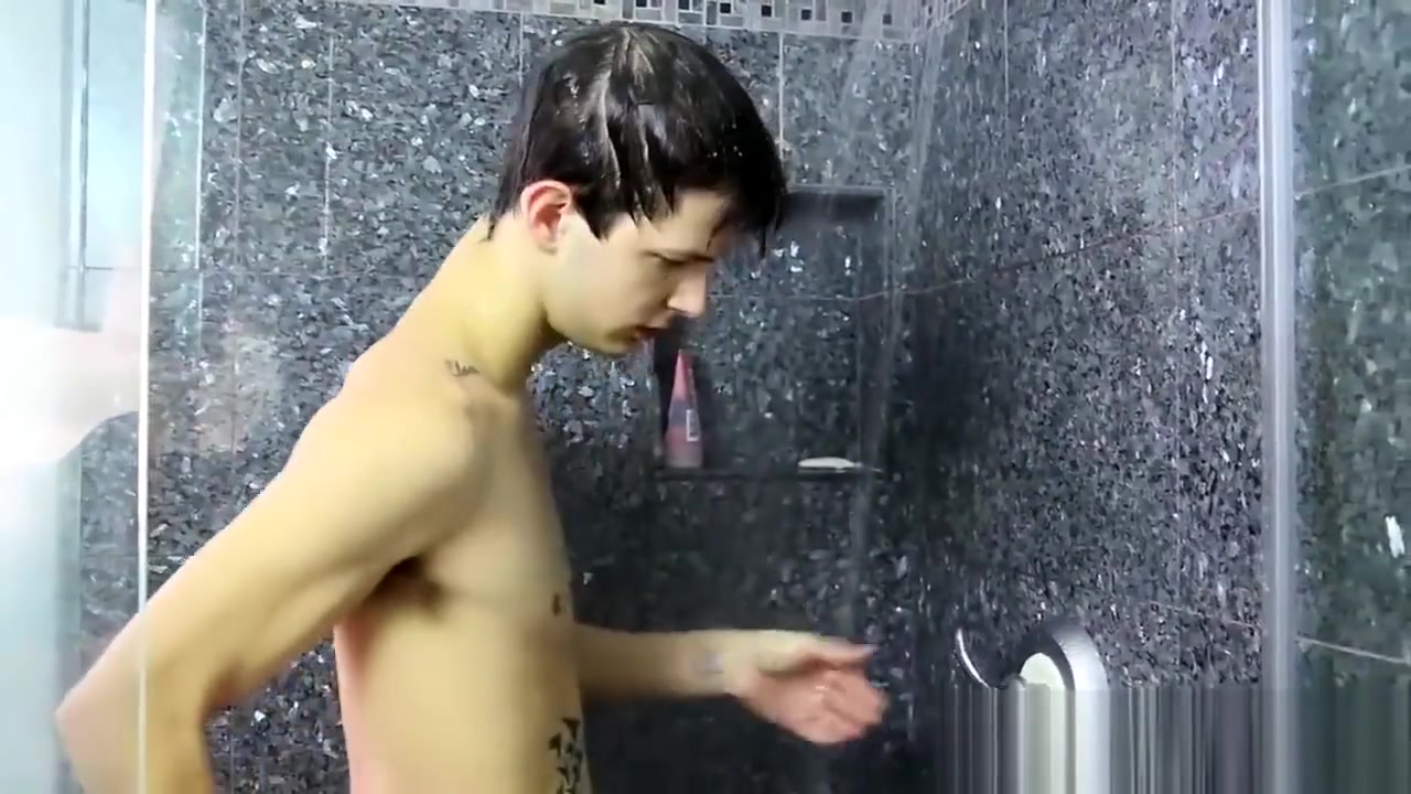 Jasper Robinson enjoys jerking his cock while showering