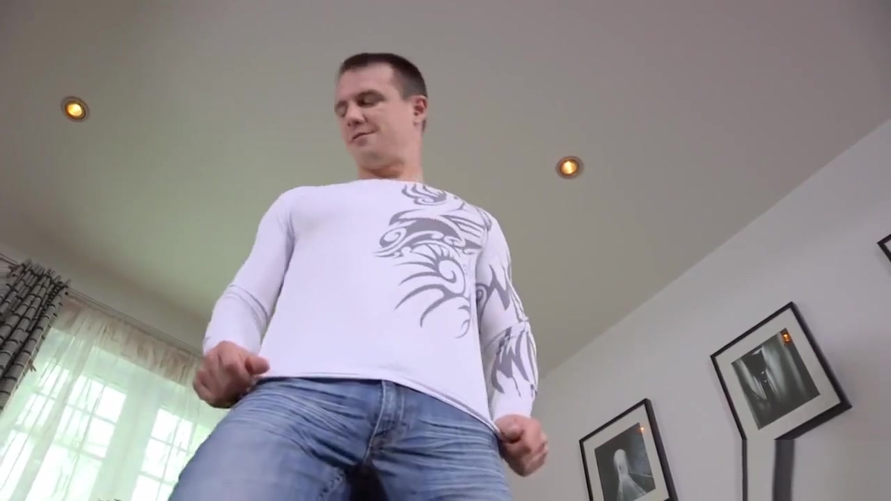 Maskurbate Ricky Gives A Sexy Show