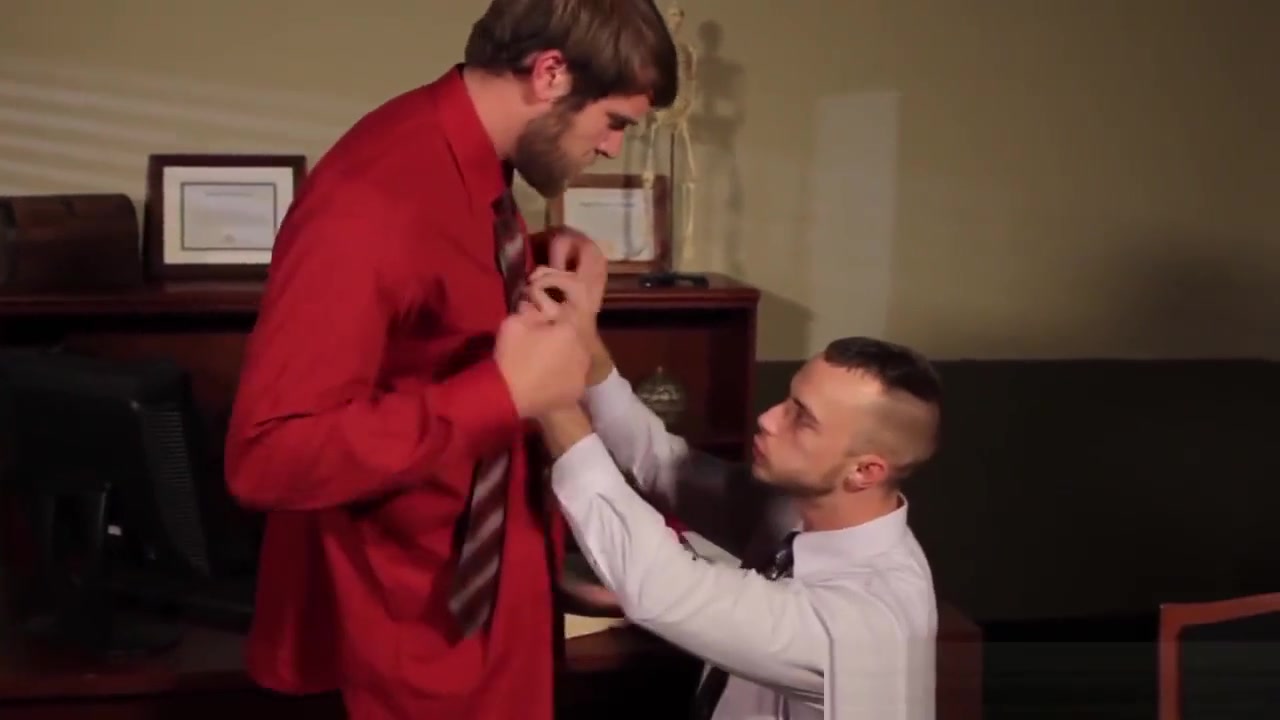 Officesex hunks sucking hard cock