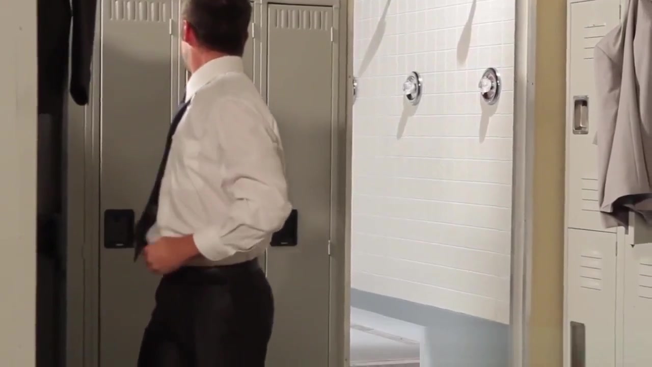 Showered officehunks analfuck after work