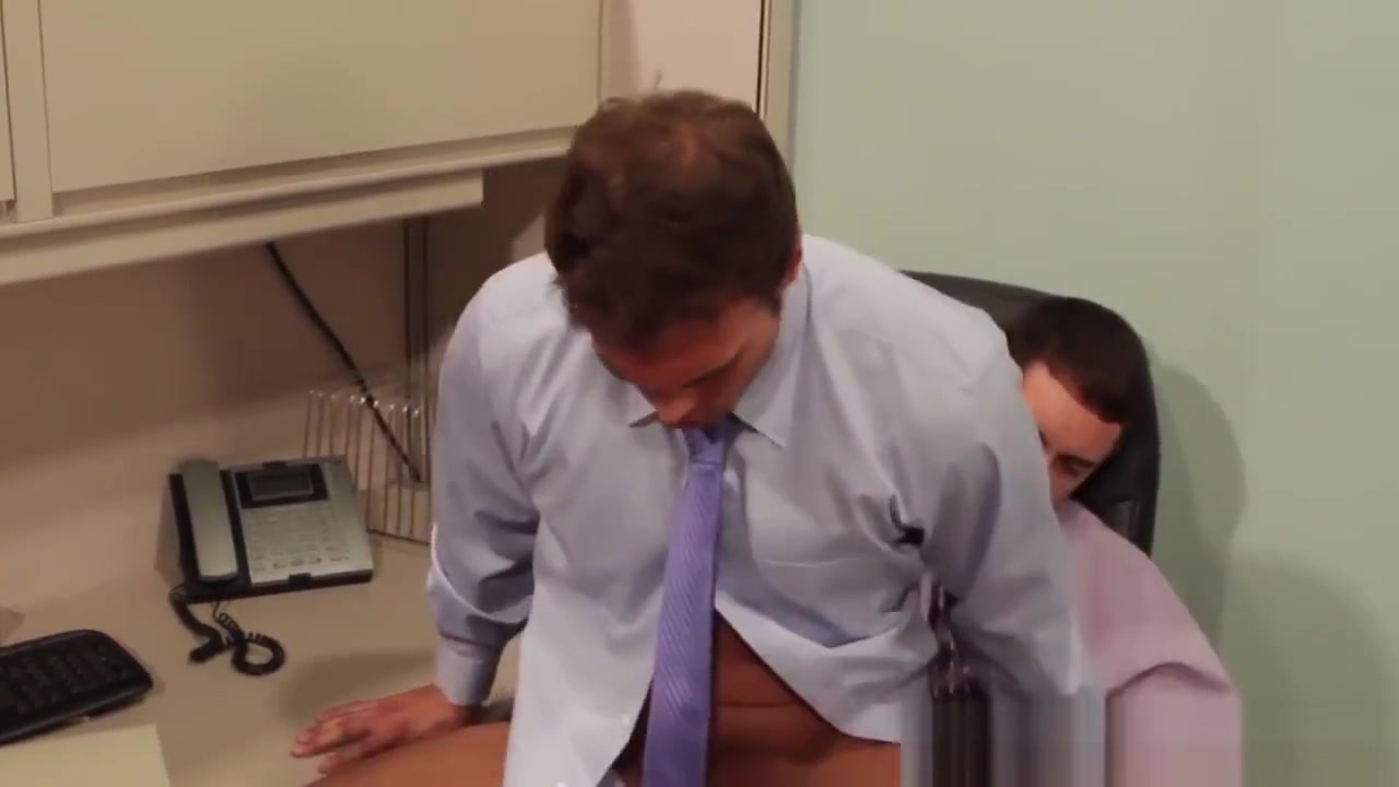 Officesex hunk fucked deeply at work