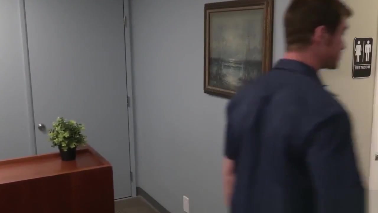 Gayoffice receptionist fucked by hunky mechanic