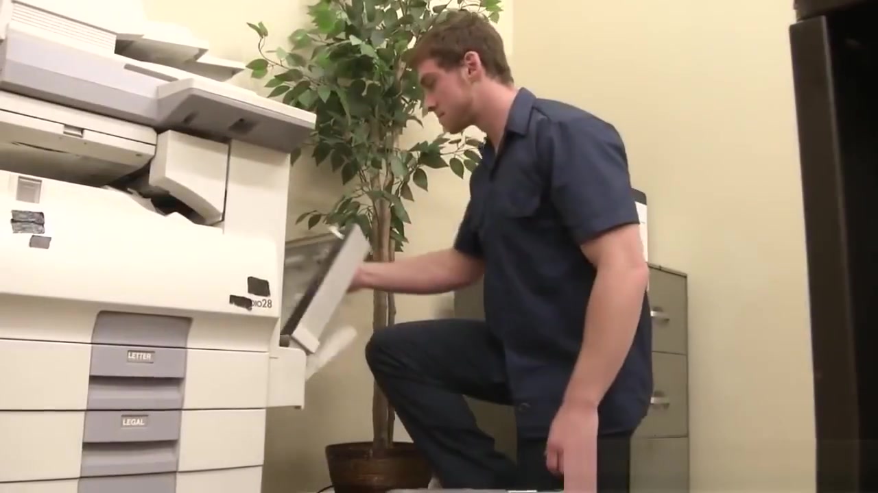 Gayoffice receptionist fucked by hunky mechanic