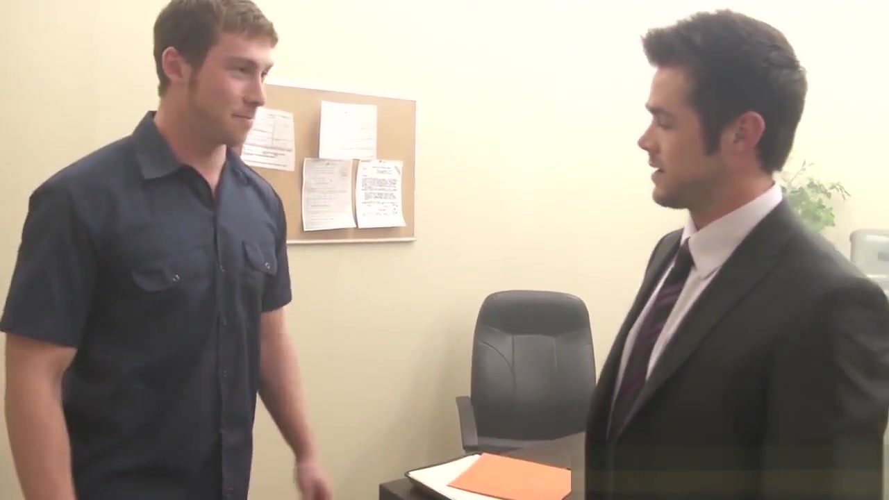 Gayoffice receptionist fucked by hunky mechanic