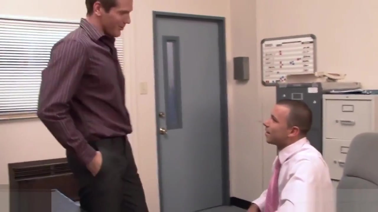 Office gays fucking asses on the desk