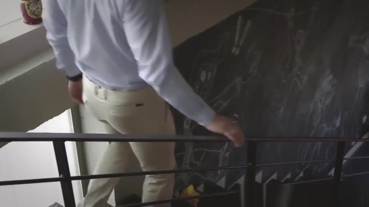 Muscular boss rims and fucks hunk in office