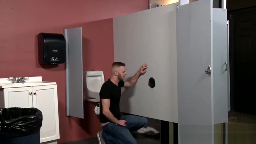 Hunk sucks gloryhole dong and gets spermed