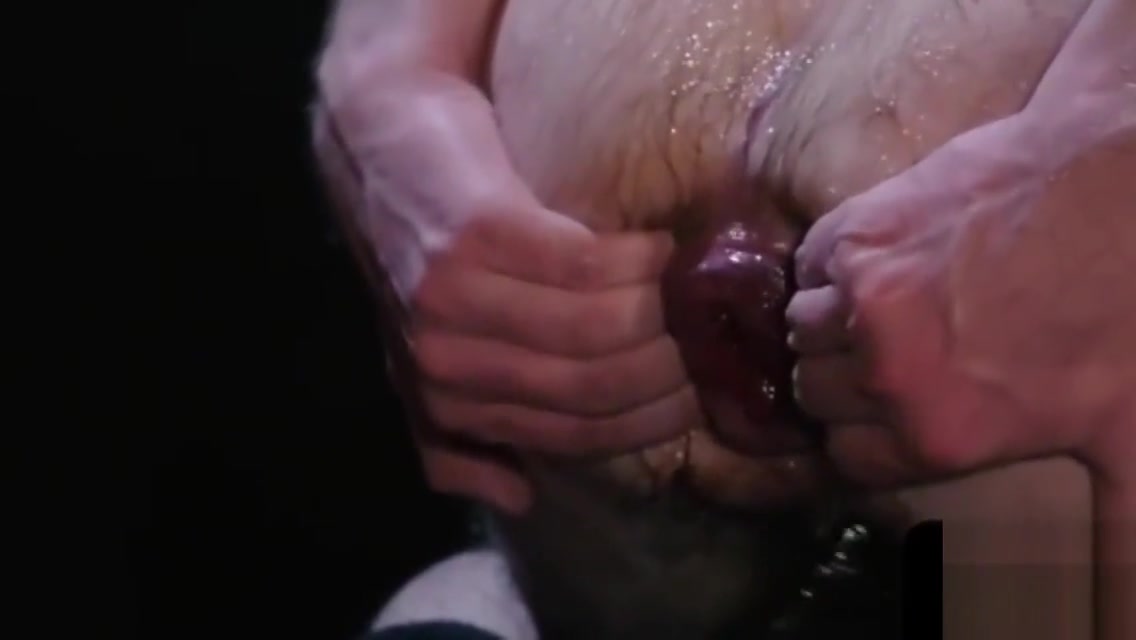 Dominant top fisting sub and enjoying bj
