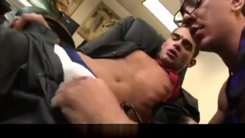 Horny buddies went from kisses to blowjobs in the office