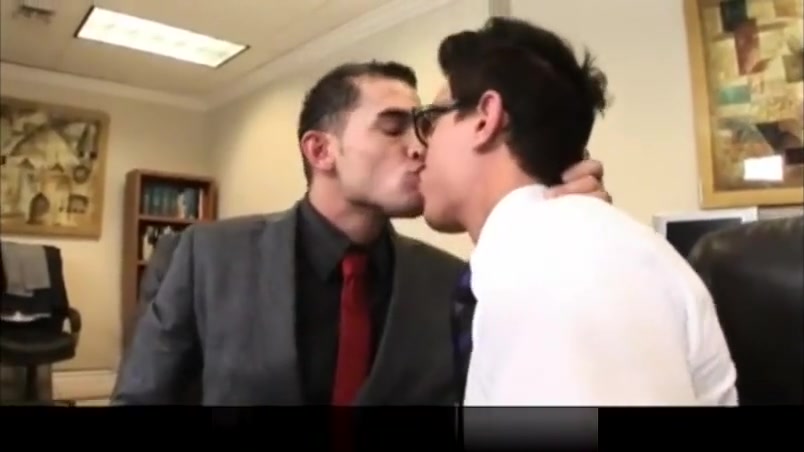 Horny buddies went from kisses to blowjobs in the office