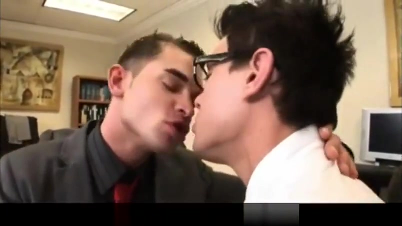 Horny buddies went from kisses to blowjobs in the office