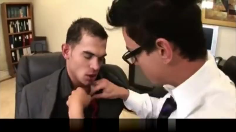 Horny buddies went from kisses to blowjobs in the office