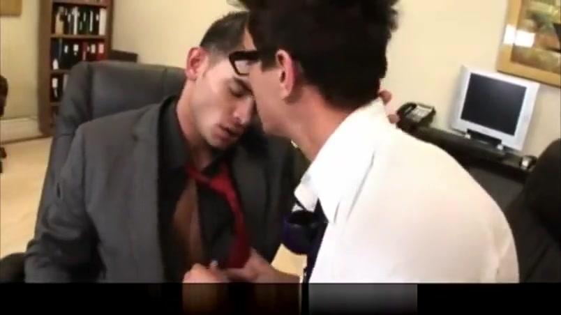Horny buddies went from kisses to blowjobs in the office