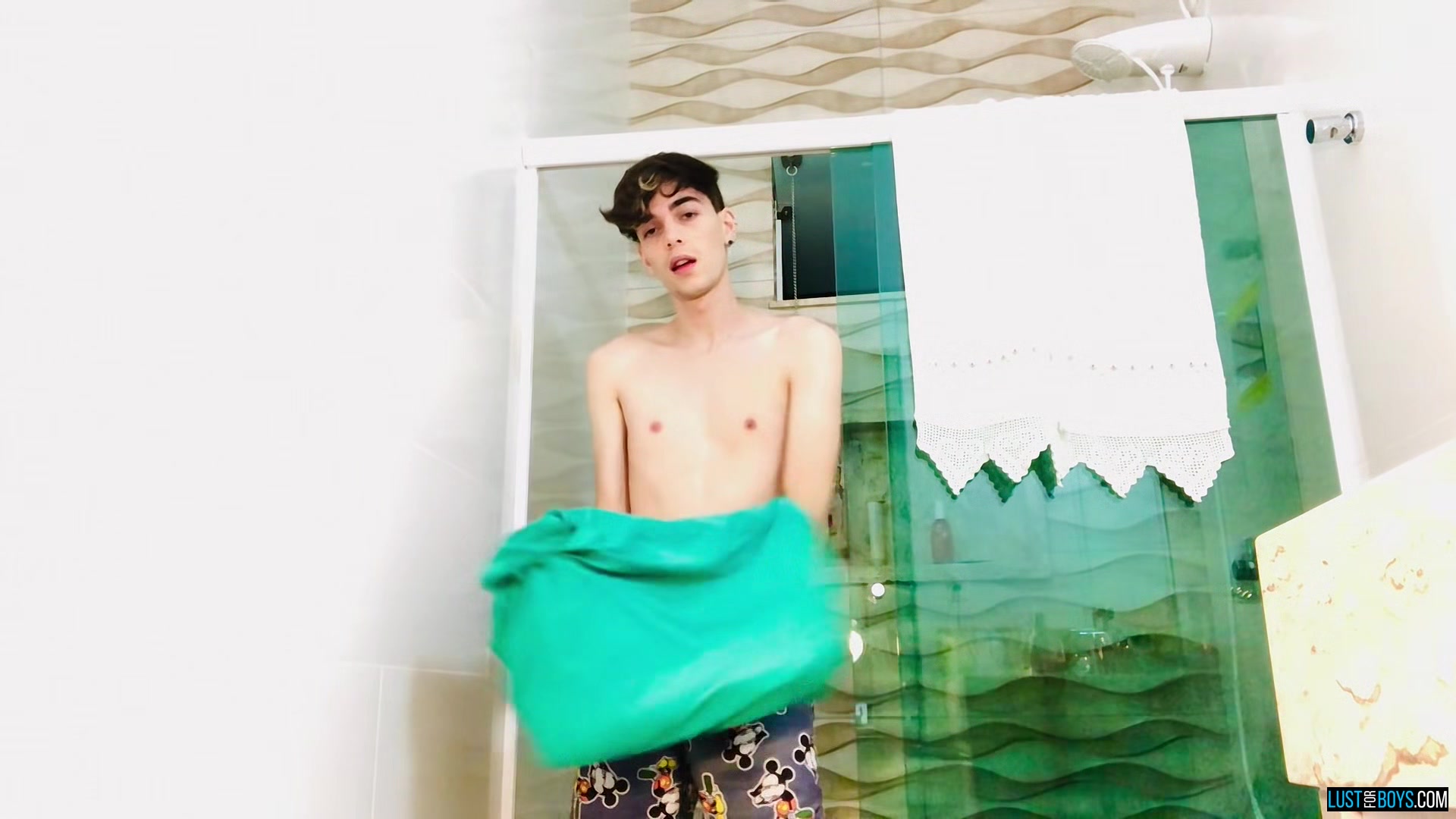 Twinky teen 18+ In The Bathroom - Henry Evans