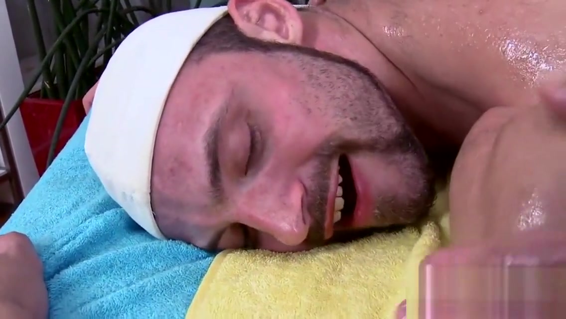 Hunk is pounding stud'_s anal during lusty massage