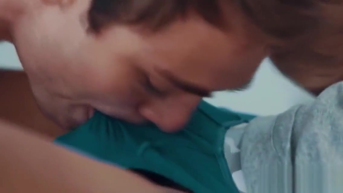 Gay jock massages &amp_ fucks his straight black friend