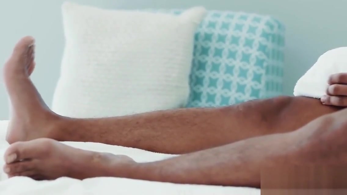 Gay jock massages &amp_ fucks his straight black friend