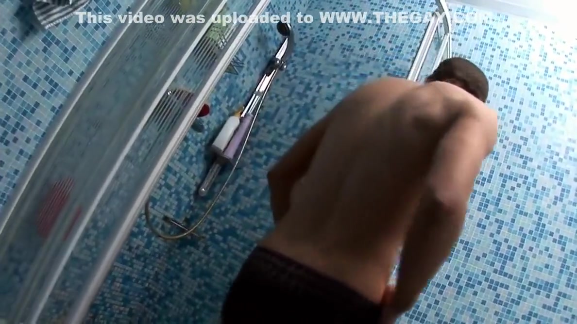 Tommy under shower