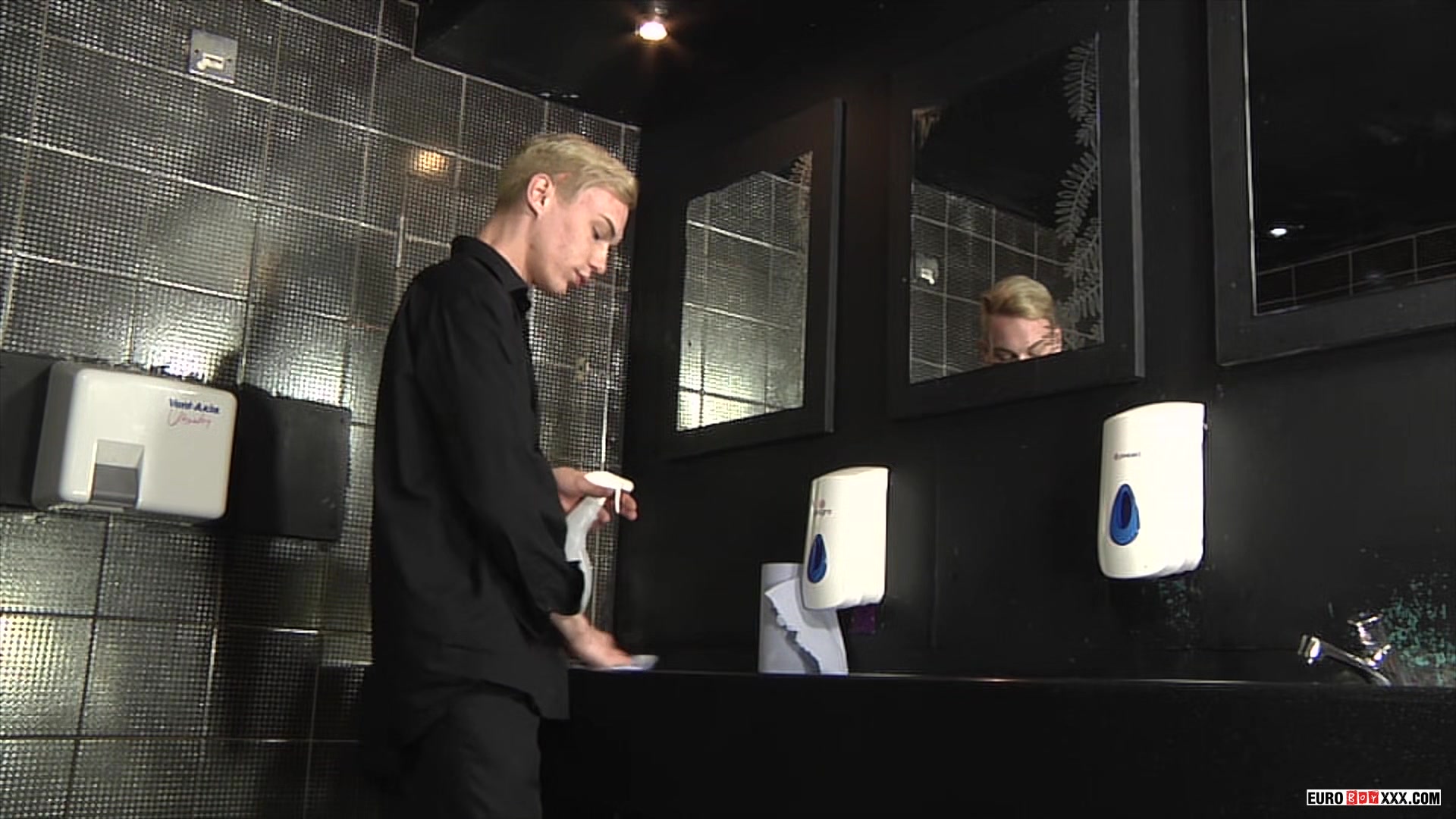 Jonny Castle & Mickey Taylor Fuck In Bathroom - Jonny Castle & Mickey Taylor