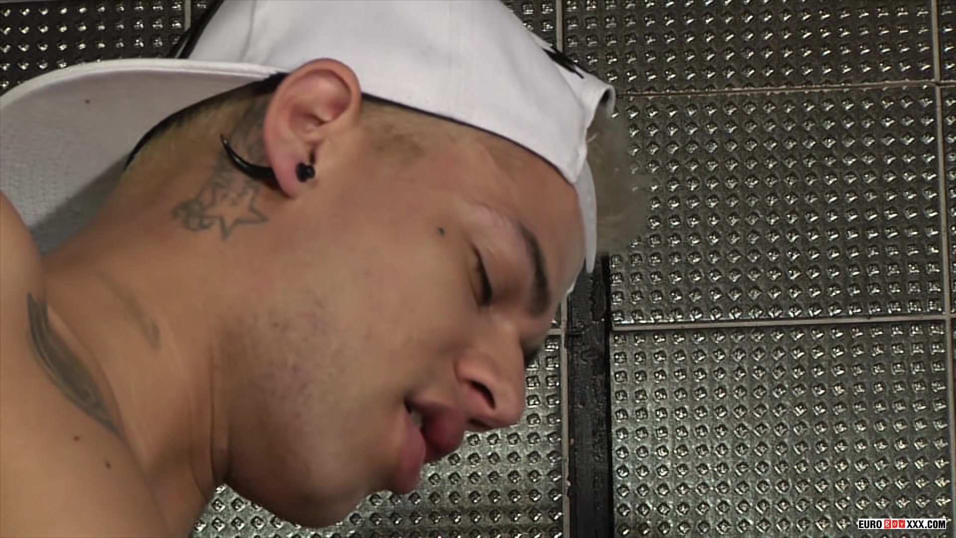 Jonny Castle & Mickey Taylor Fuck In Bathroom - Jonny Castle & Mickey Taylor
