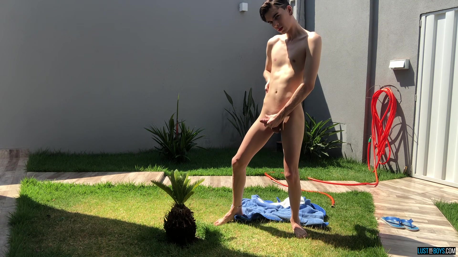 Stroking In The Sun With Henry - Henry Evans