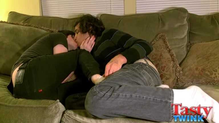 Tristan & Aron - Boys Tickle & Make Out