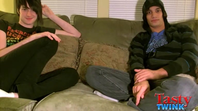 Tristan & Aron - Boys Tickle & Make Out