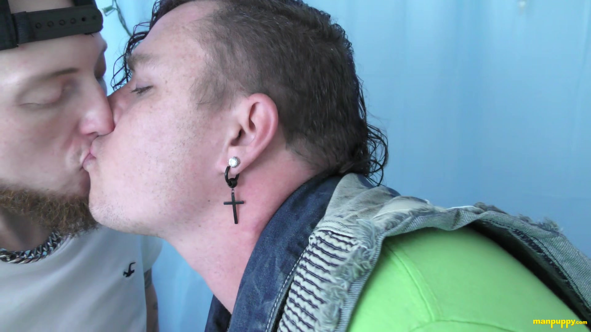 Hot Gay Kissing 21 - JC Dickerson, Leo Blue