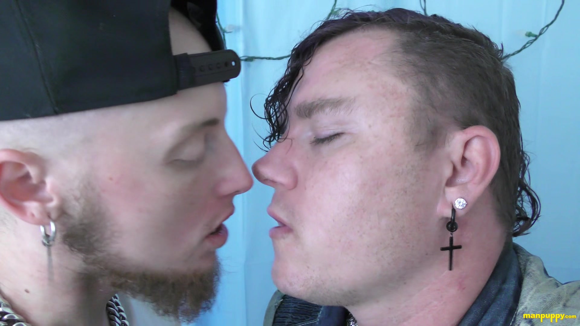 Hot Gay Kissing 21 - JC Dickerson, Leo Blue