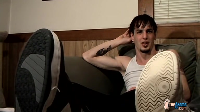 Barefoot Buddies Beat Off - Axel And Billy da Kidd