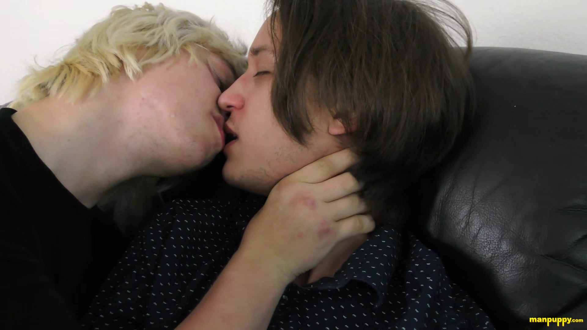 Hot Gay Kissing 23 - Zeke Wolf, Elis Ataxxx
