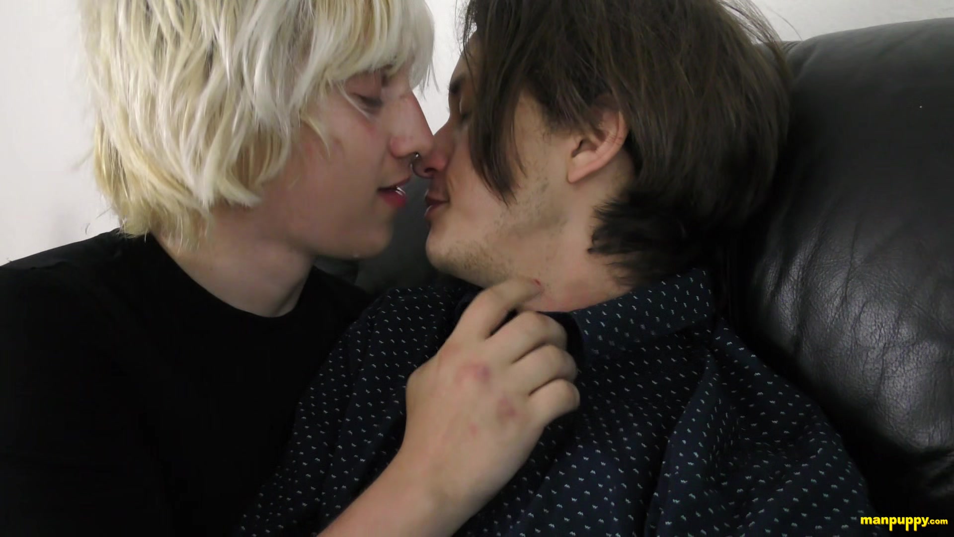 Hot Gay Kissing 23 - Zeke Wolf, Elis Ataxxx