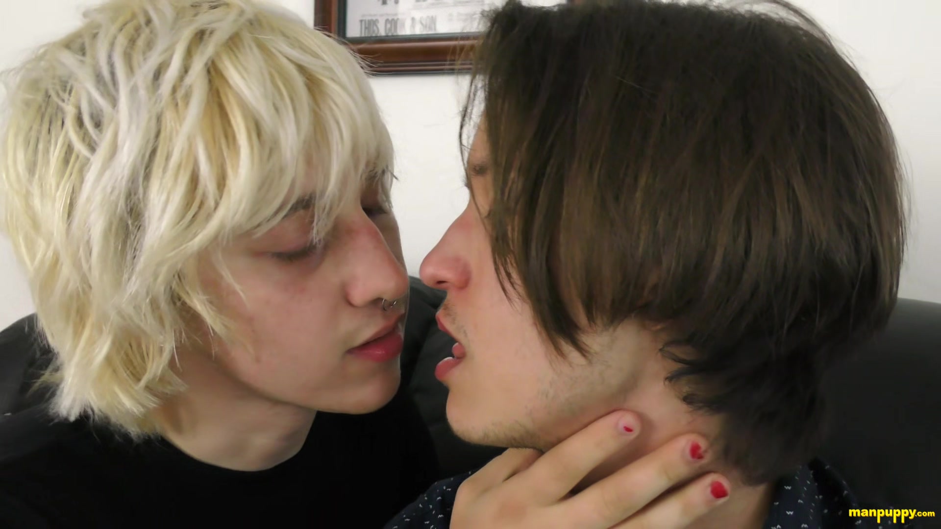 Hot Gay Kissing 23 - Zeke Wolf, Elis Ataxxx