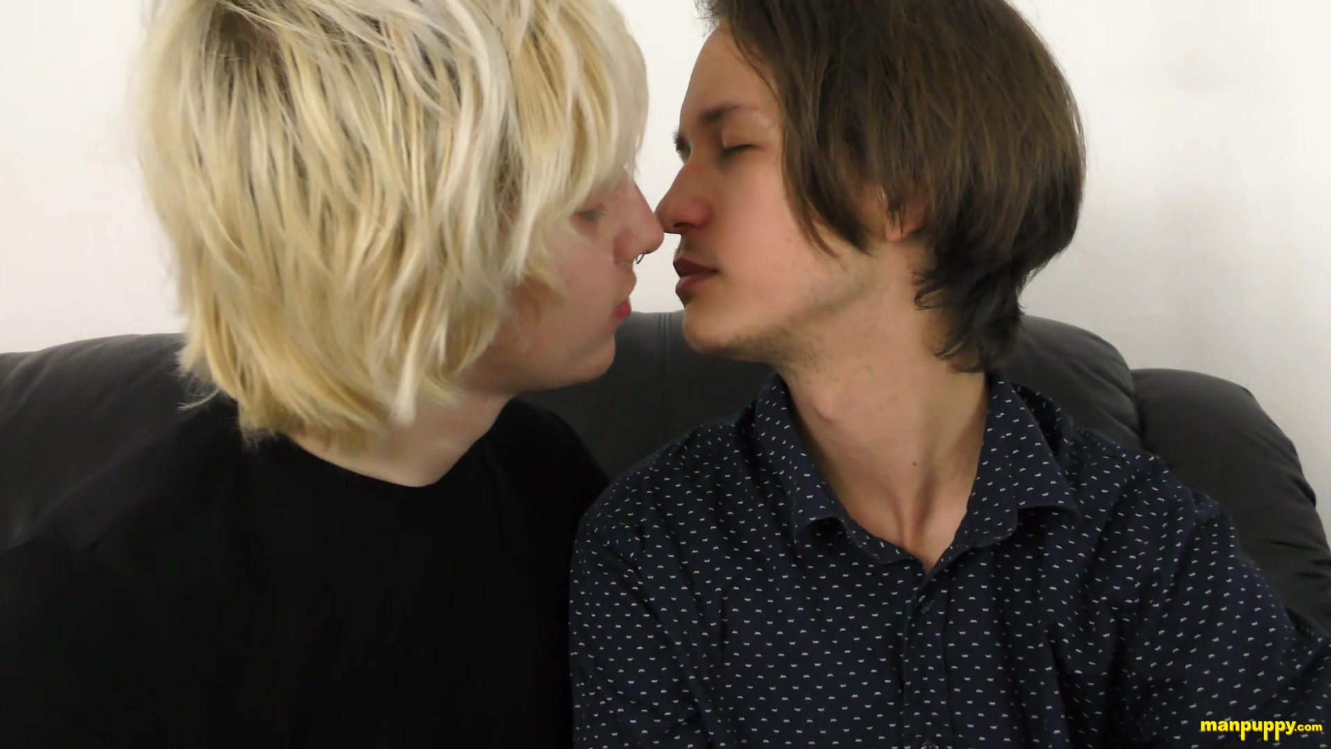 Hot Gay Kissing 23 - Zeke Wolf, Elis Ataxxx