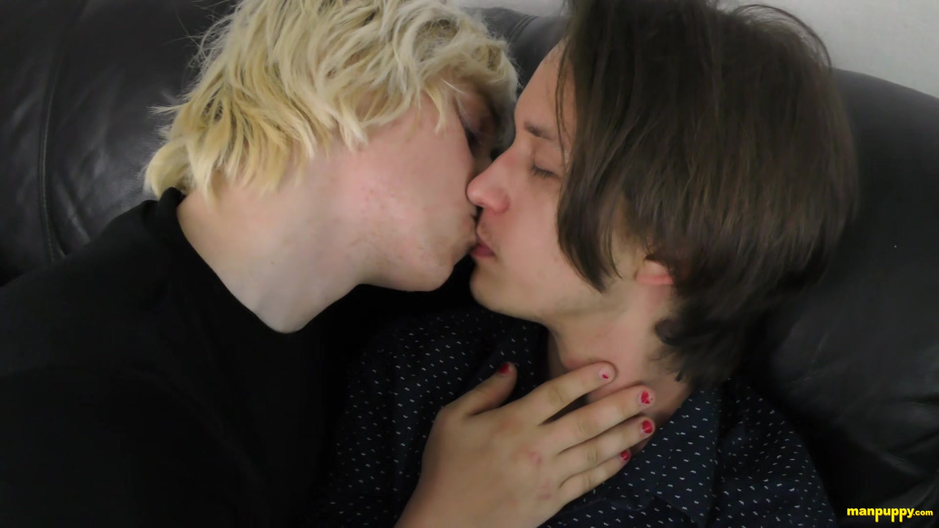 Hot Gay Kissing 23 - Zeke Wolf, Elis Ataxxx