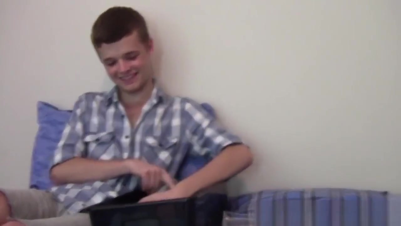 Twink amateur jizzes pov