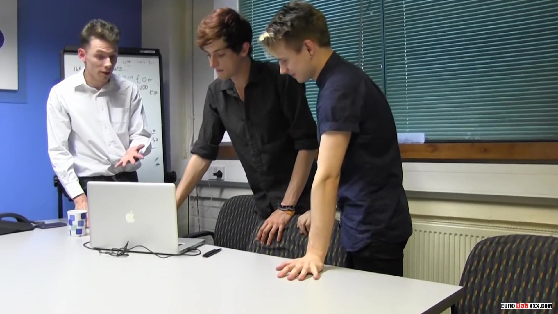 A Frustrated Theesome Fuck In The Office! - Kamyk Walker, Oscar Roberts & Cody Reed